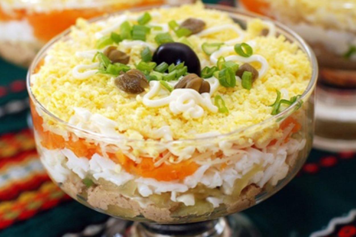 Нежный салат с печенью трески: полезный и простой рецепт