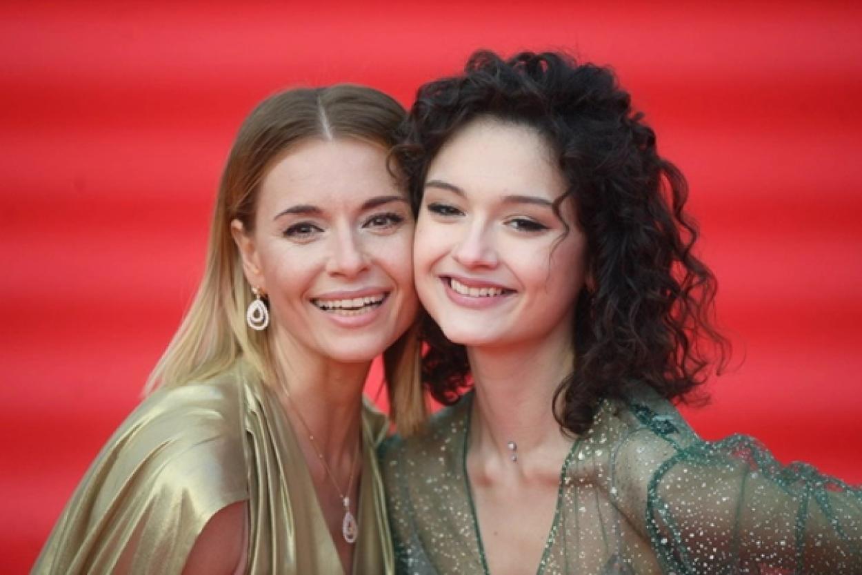 Развод после пяти лет: дочь Толкалиной выбрала необычный образ