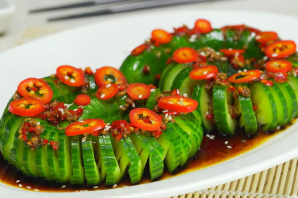 Огурцы в азиатском стиле: как создать необычный салат с оригинальной заправкой