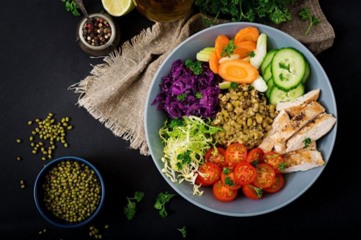 Три блюда — это не всё: советы нутрициолога о дробном питании