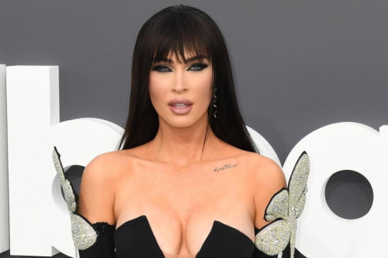 Меган Фокс представила новые откровенные снимки после рождения дочери