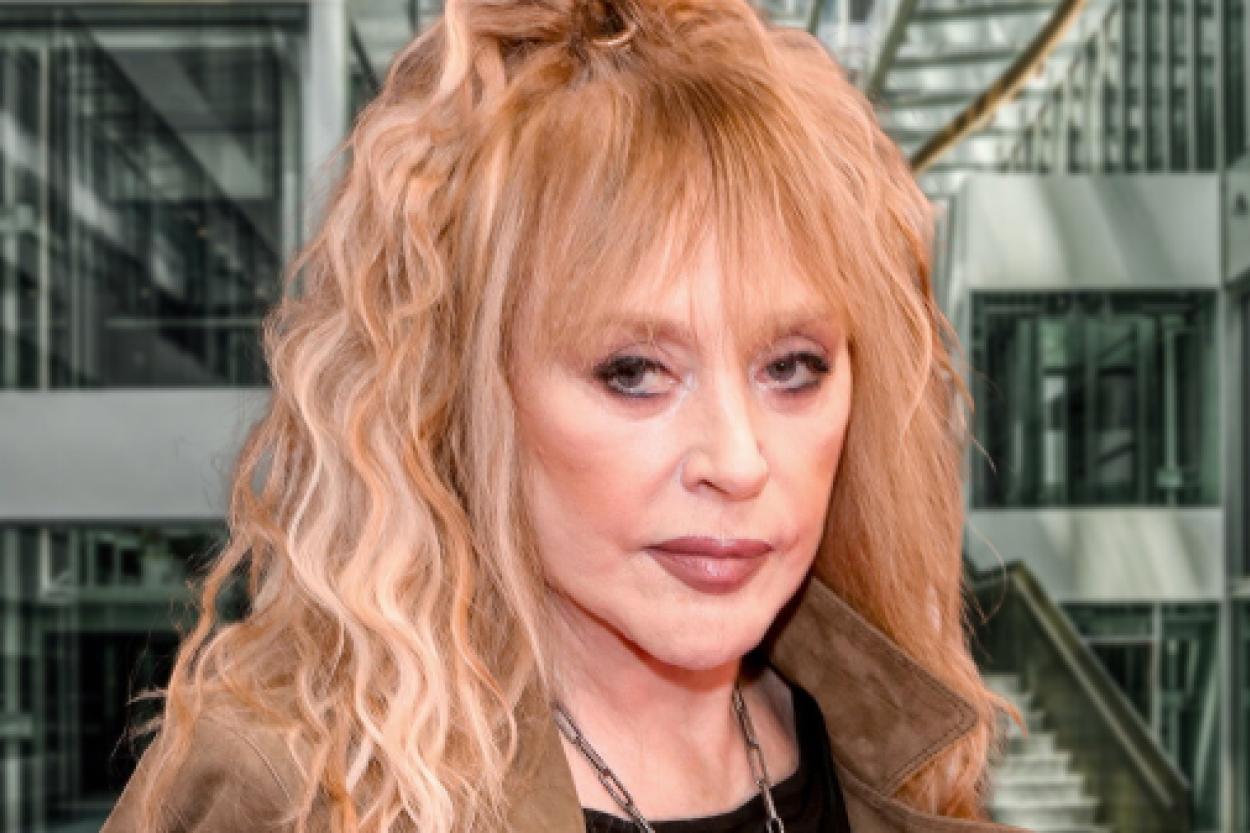 Публика в шоке: в сети появилось новое фото Пугачевой с тростью