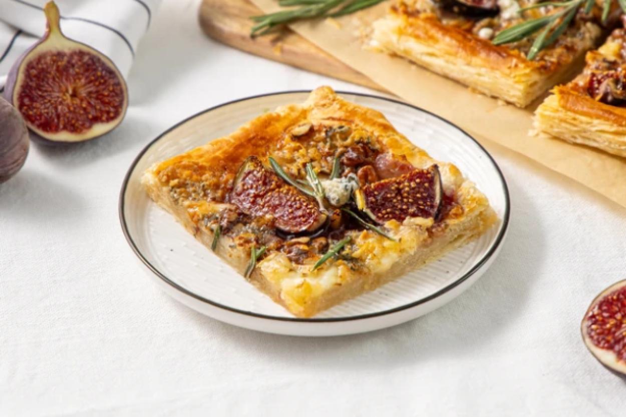 Нежный пирог с инжиром и сыром: легко и вкусно