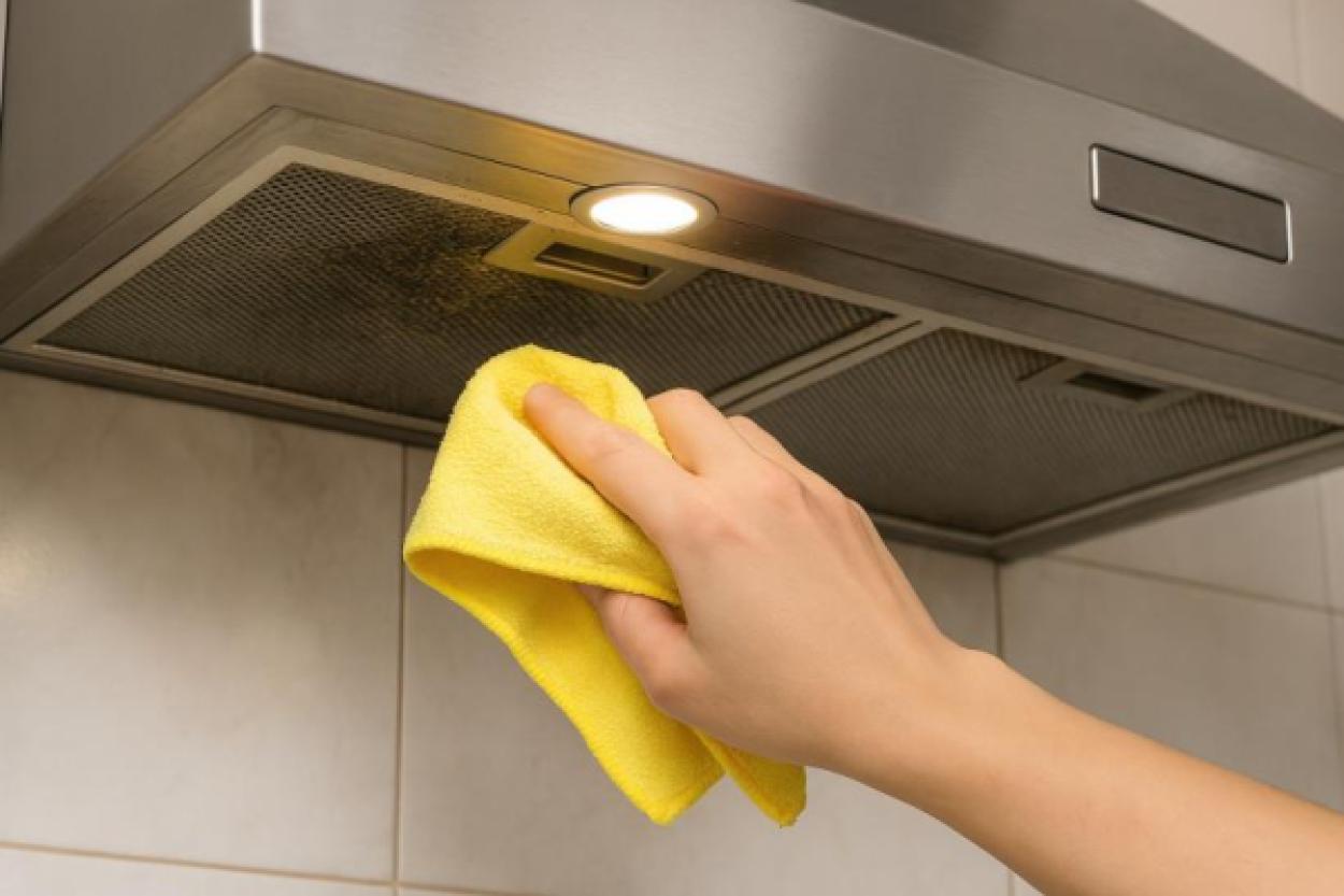 Как быстро почистить кухонную вытяжку подручными средствами