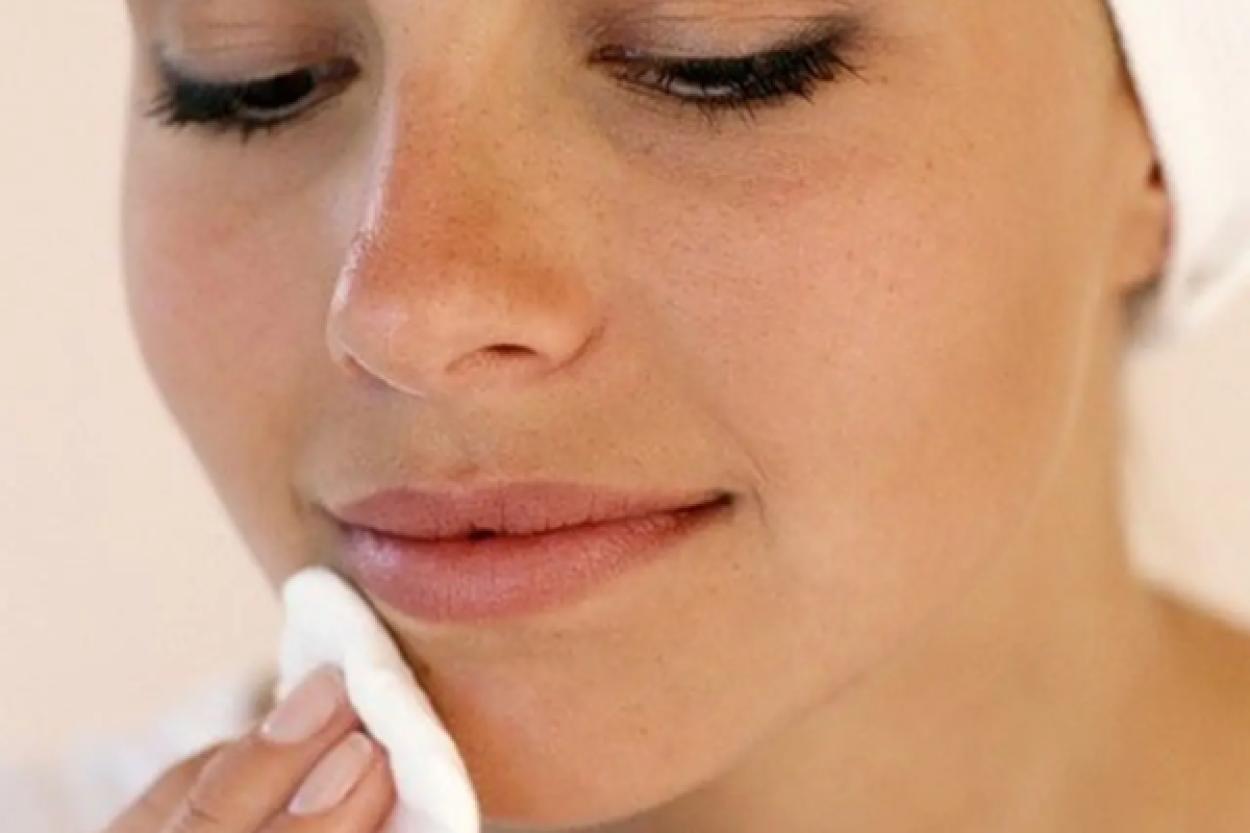 Как сузить поры на лице: простые советы по уходу за кожей