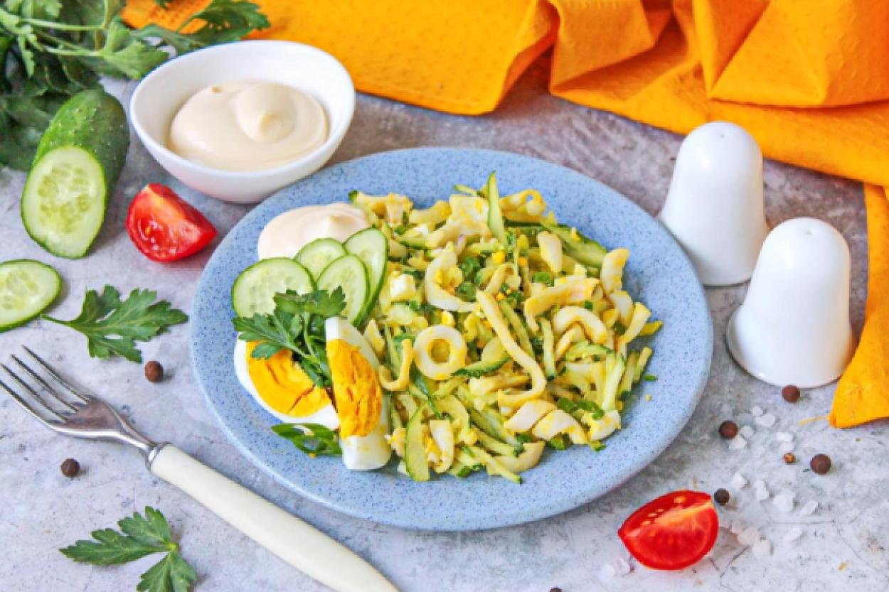 Необычный салат с кальмарами: открываем новый вкус