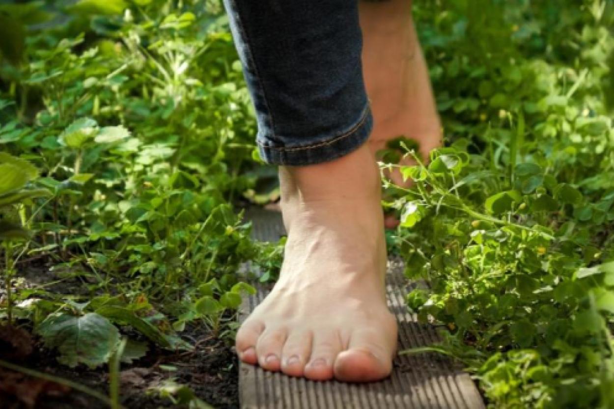 Ходьба босиком: есть ли реальная польза?