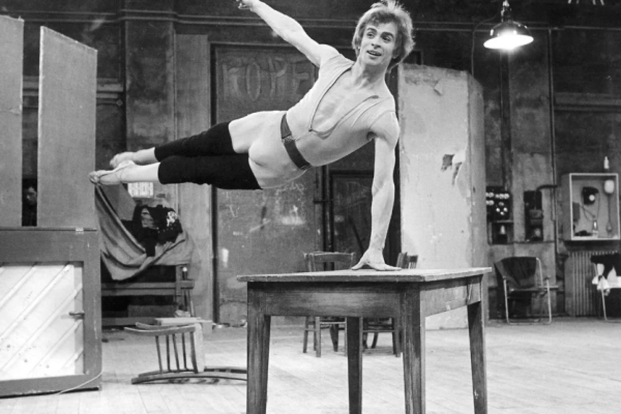 Танцор Нуреев: как он жил на 250 рублей в месяц и поддерживал родителей