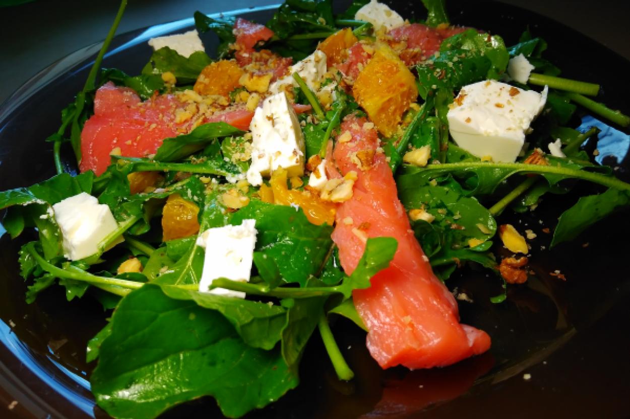 Идеальный салат с форелью: простота и изысканность