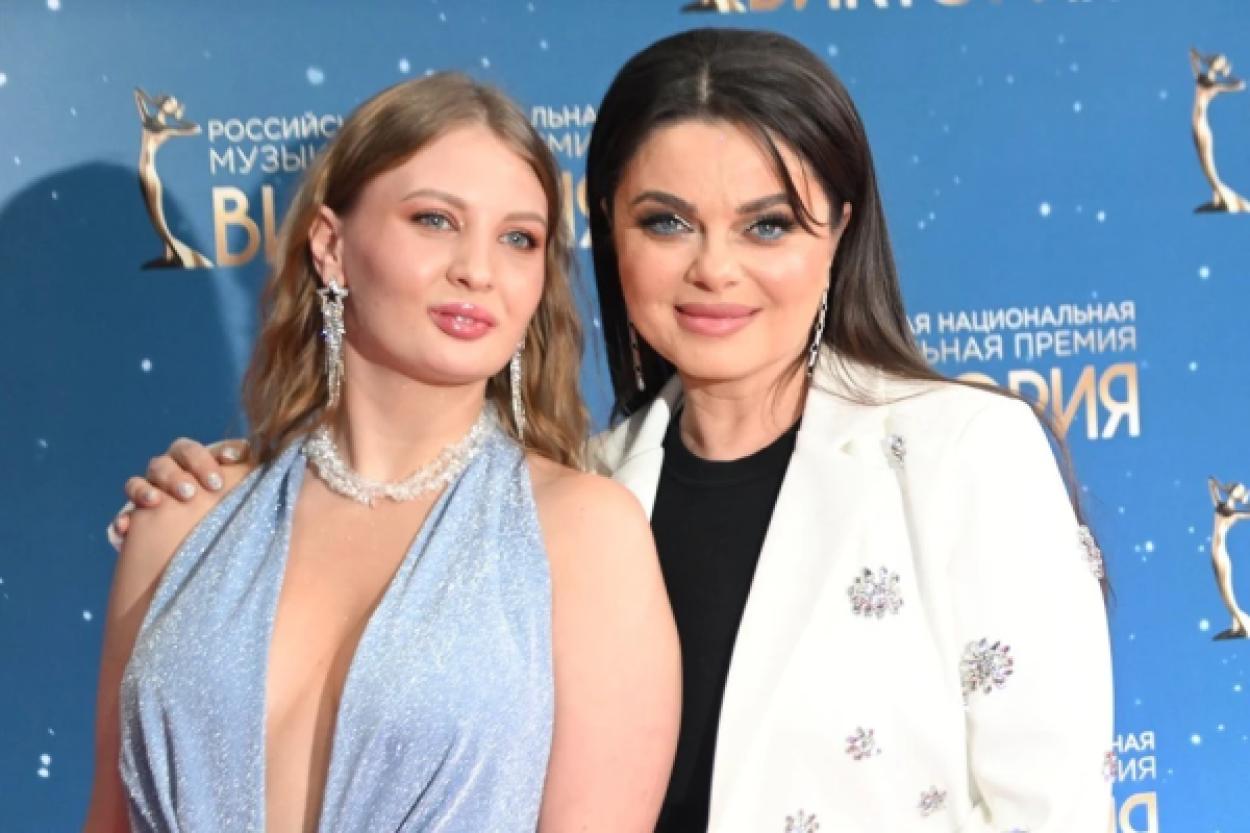 Наташа Королева делится платьями с невесткой и называет её хомяком