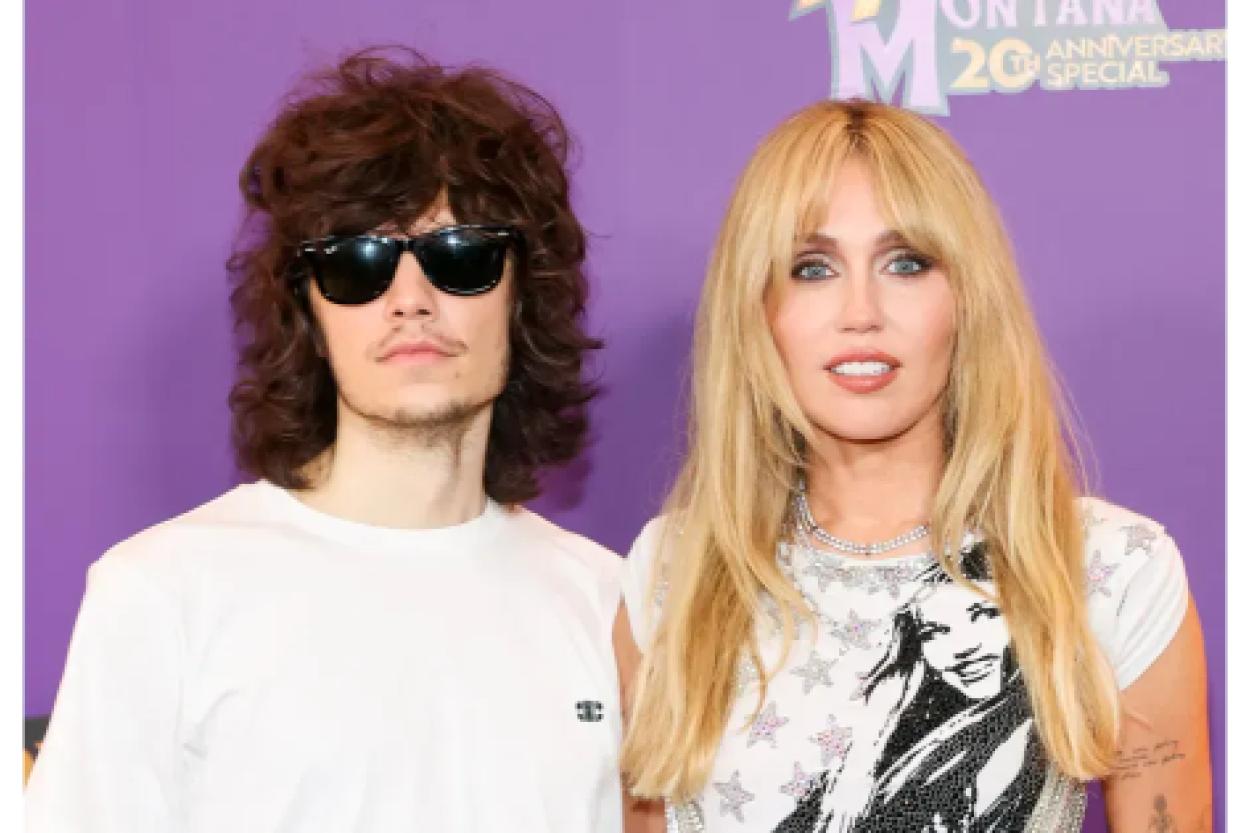 Майли Сайрус на премьере «Ханны Монтаны» отметилась с женихом и родными