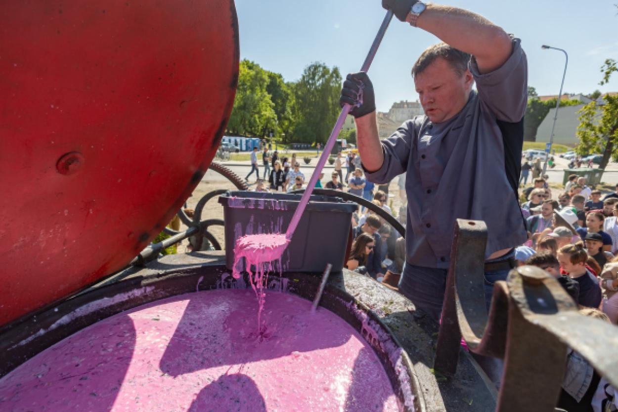 Вильнюс приглашает на четвёртый Фестиваль розового супа