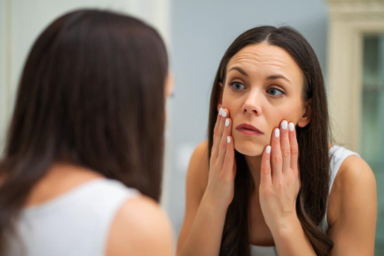 Отечность лица: когда стоит обратиться к косметологу, а когда к врачу