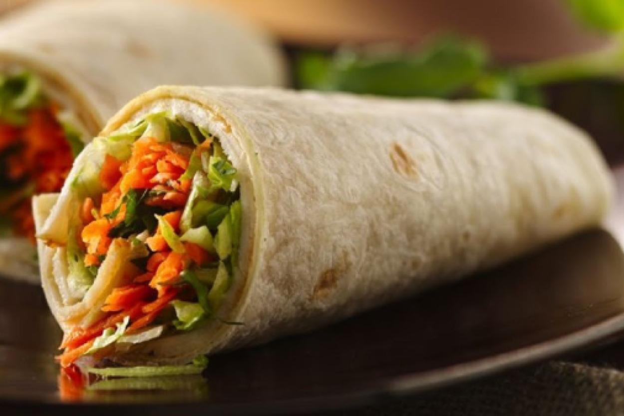 Ролл с курицей: идеальное сочетание сочности и пикантности