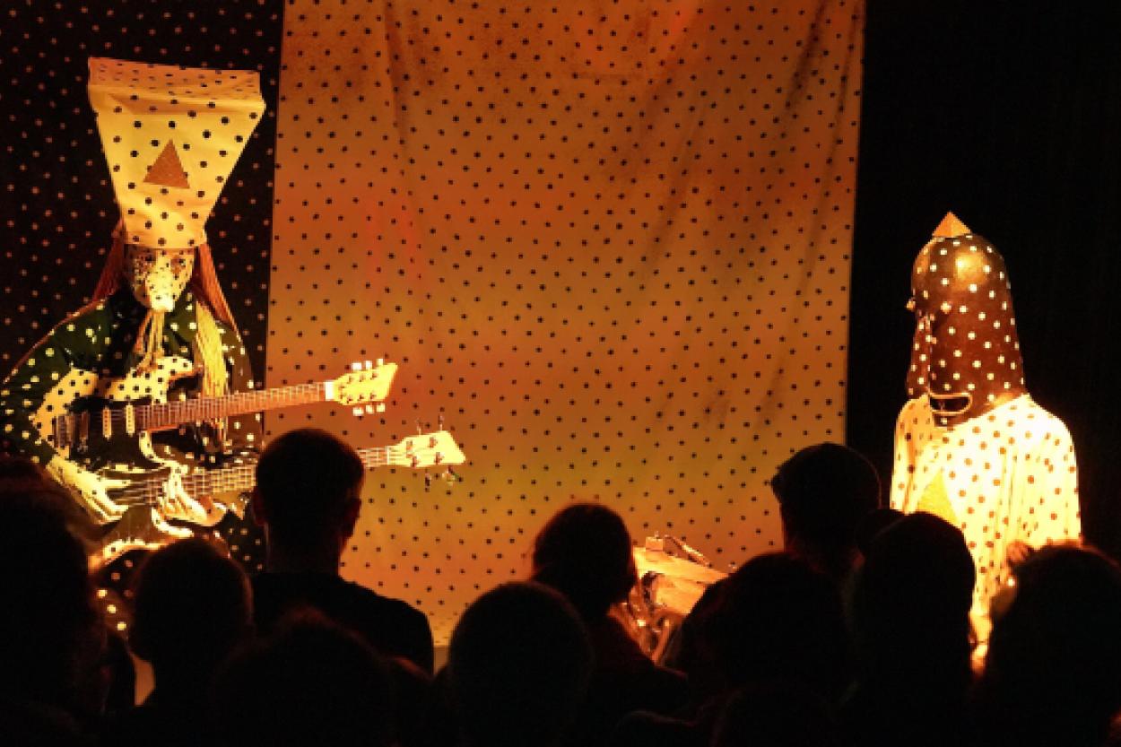 Малобюджетный ансамбль из Квебека, который затмил Тейлор Свифт