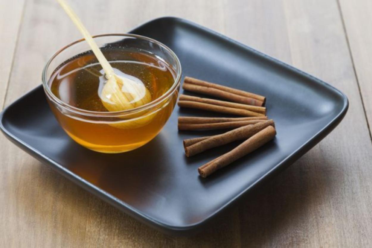 Мёд и корица: секреты борьбы с лёгкой формой бессонницы