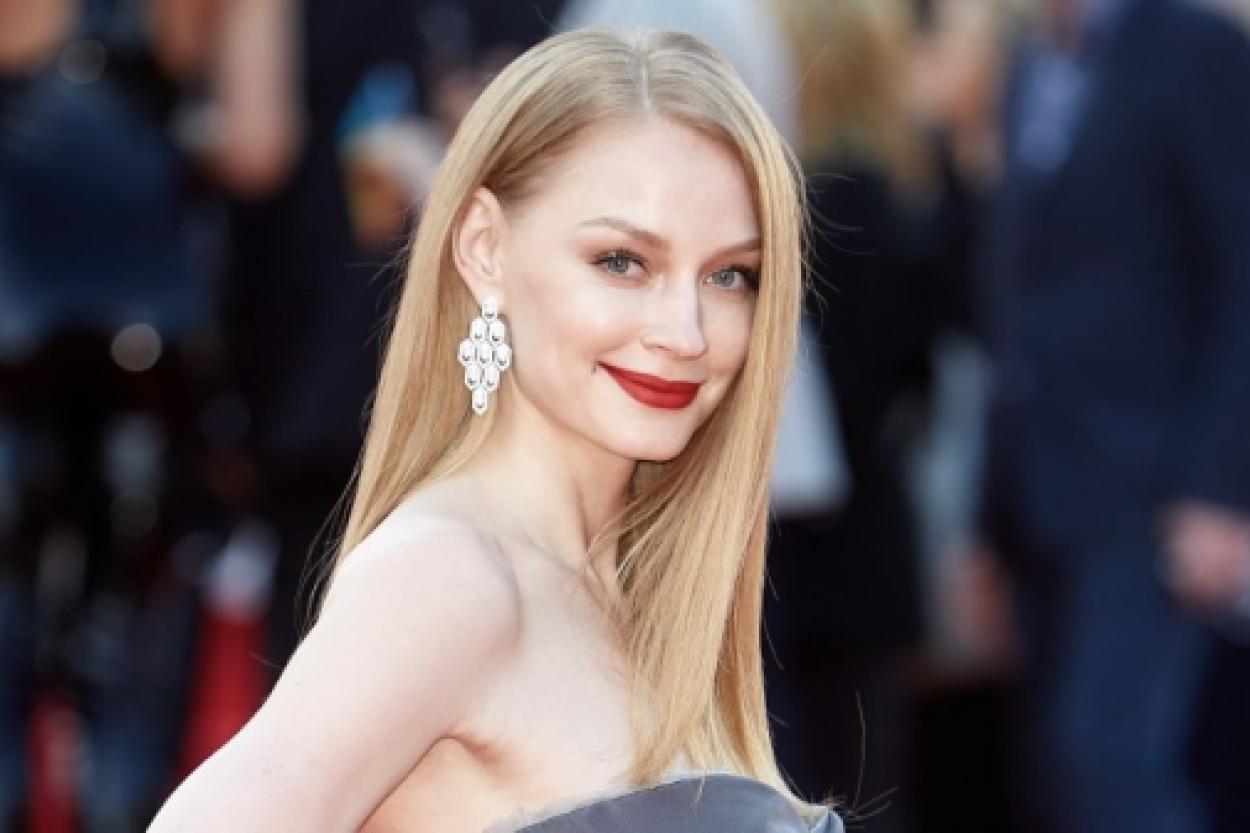 Светлана Ходченкова в дерзком образе: слухи о свадьбе и эффектные снимки