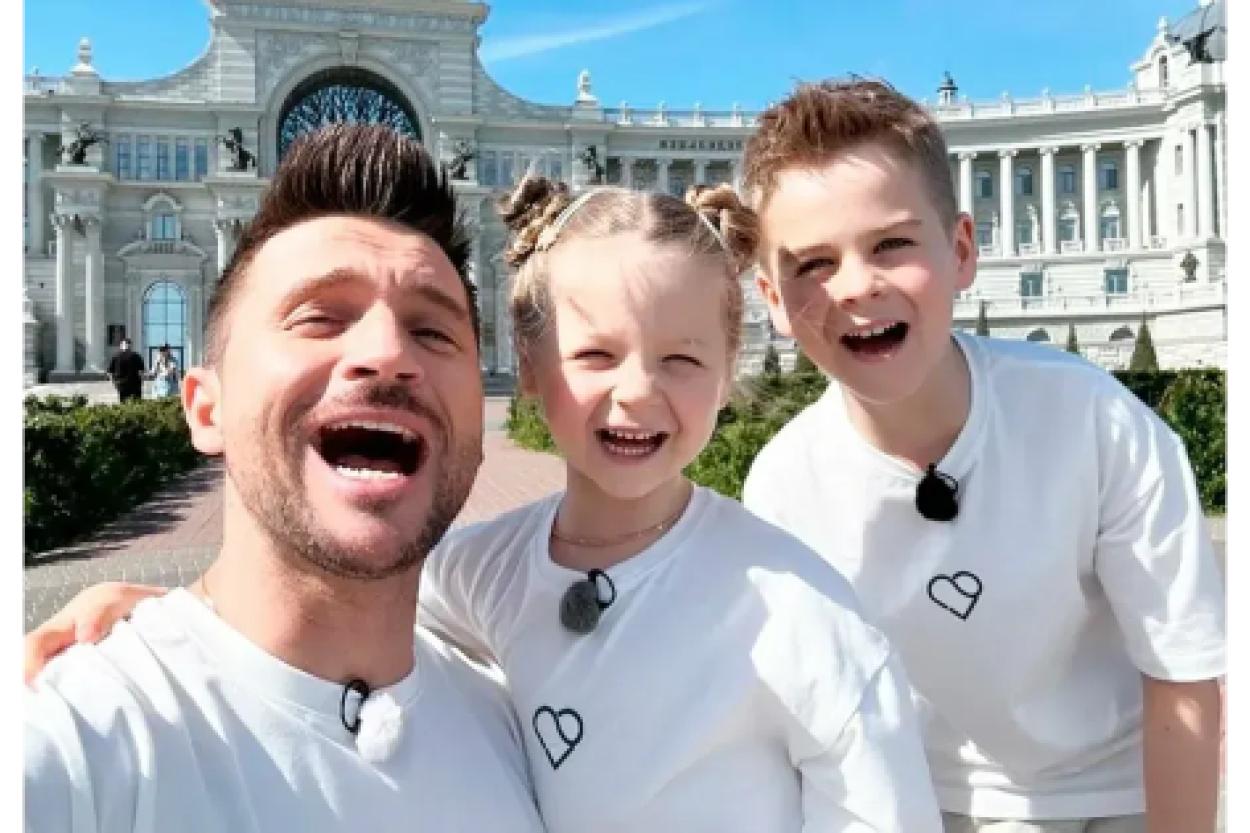 Дети Сергея Лазарева поздравили его с 43-летием трогательным клипом