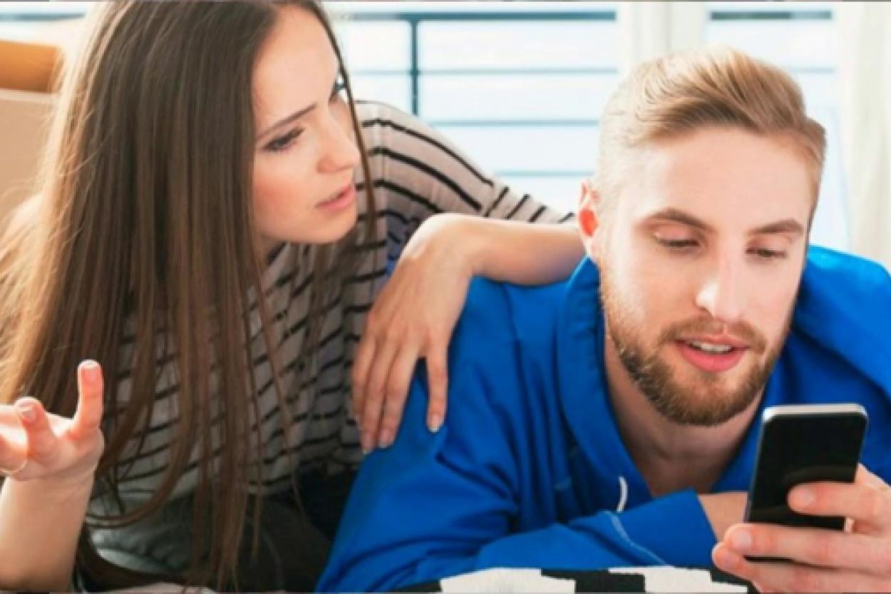 Фаббинг: как смартфоны влияют на наше общение