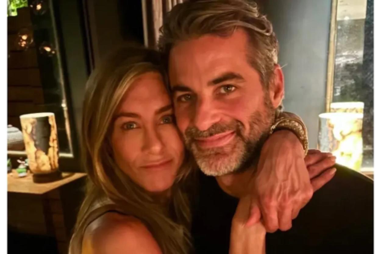 Дженнифер Энистон и ее бойфренд-гипнотерапевт: редкие моменты вместе