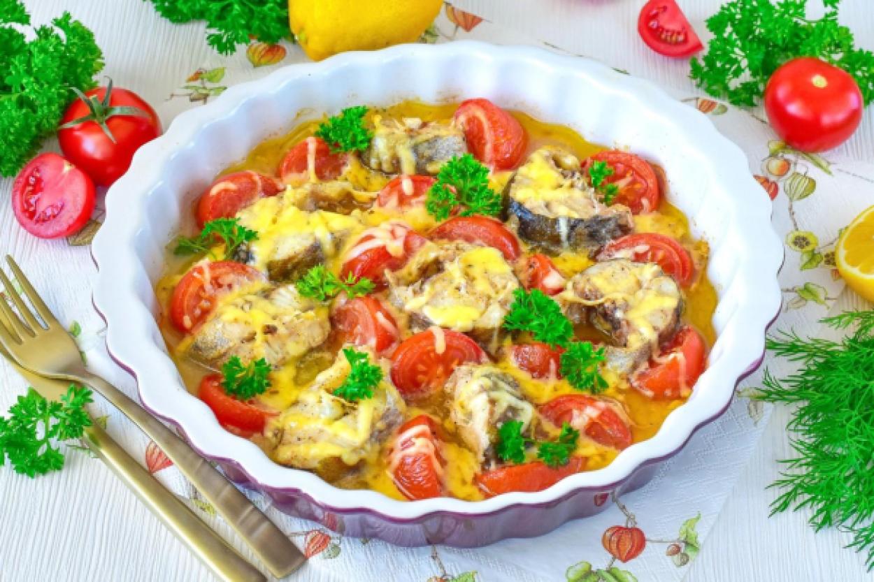 Ужин за 20 минут: легкая запеканка с минтаем и сыром