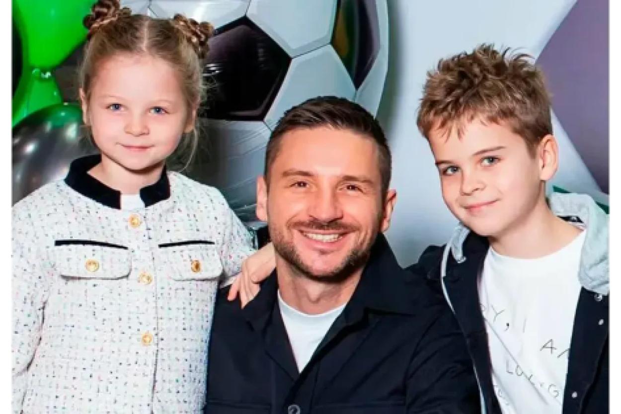 Сергей Лазарев с иронией рассказал о родительских буднях