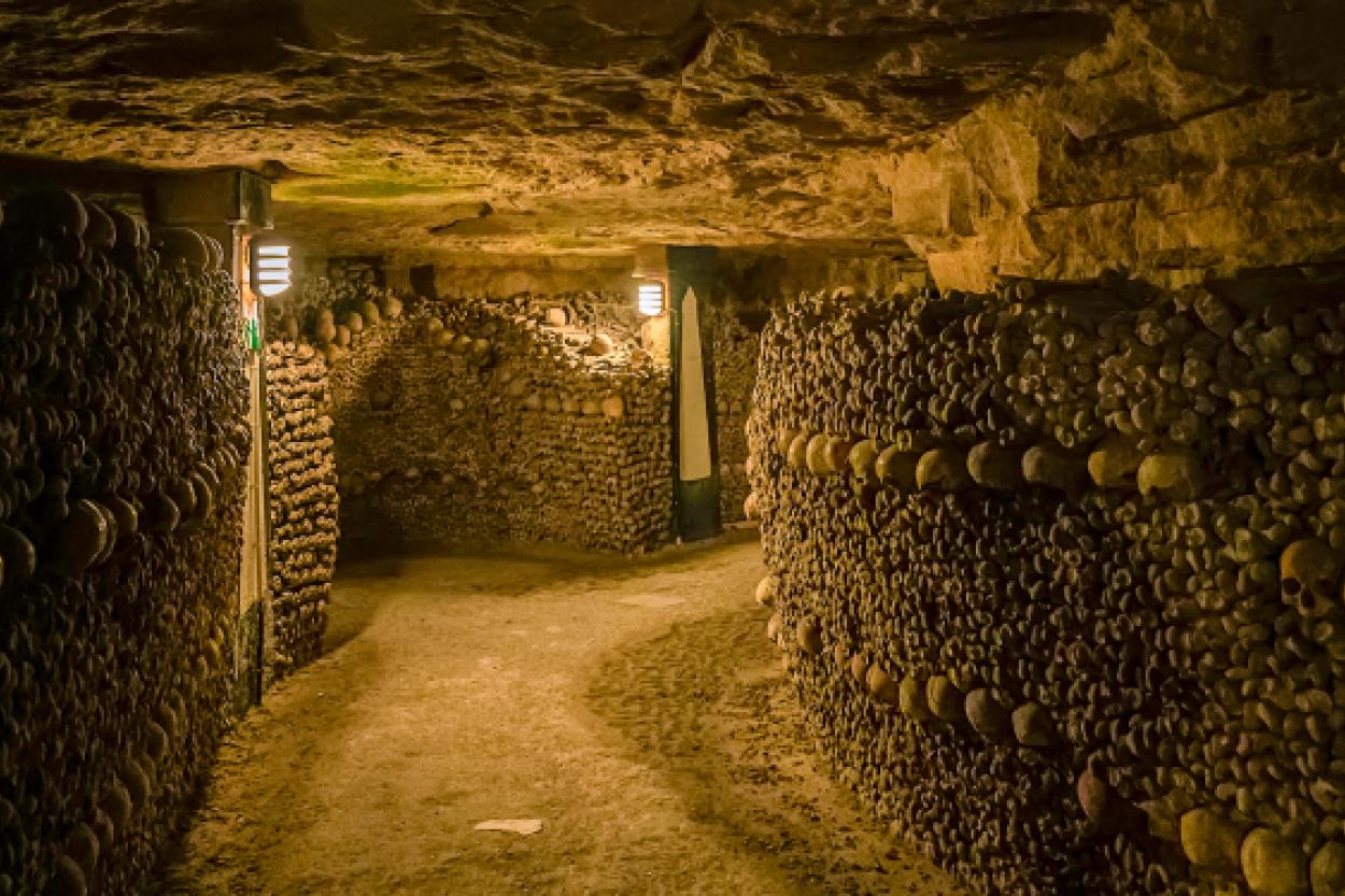 Парижские катакомбы открывают свои двери для любителей истории