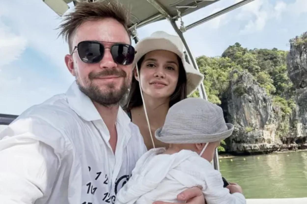 Нежные моменты: Петров и его супруга отпраздновали годик сына