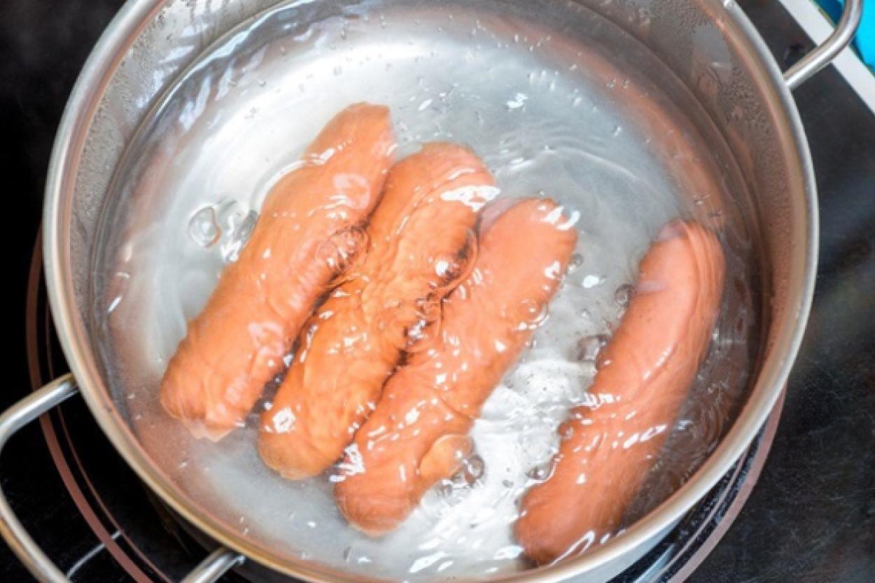 Почему стоит варить сосиски, если они уже готовы к употреблению