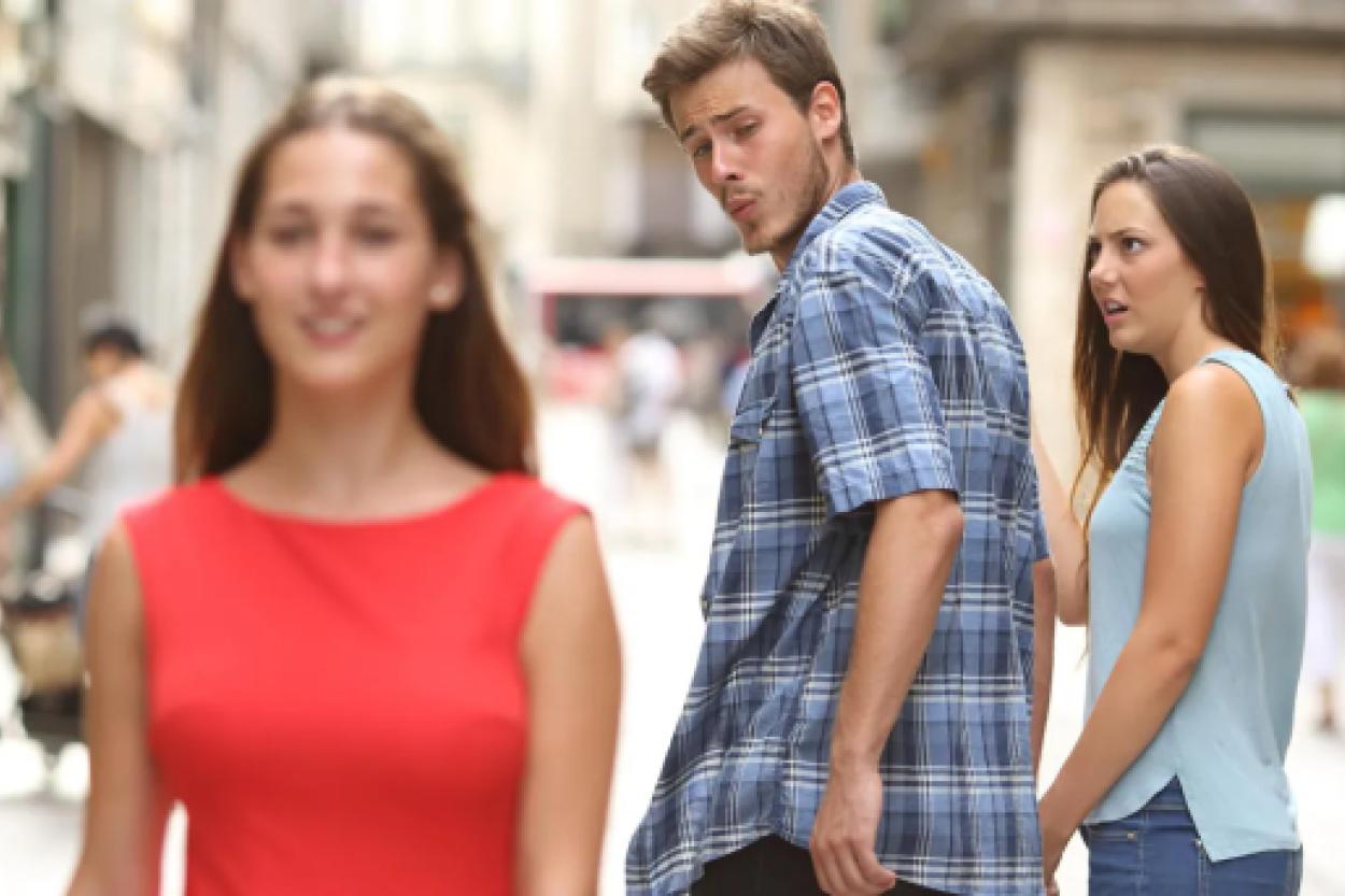 Обращает ли он внимание на других женщин: стоит ли беспокоиться?