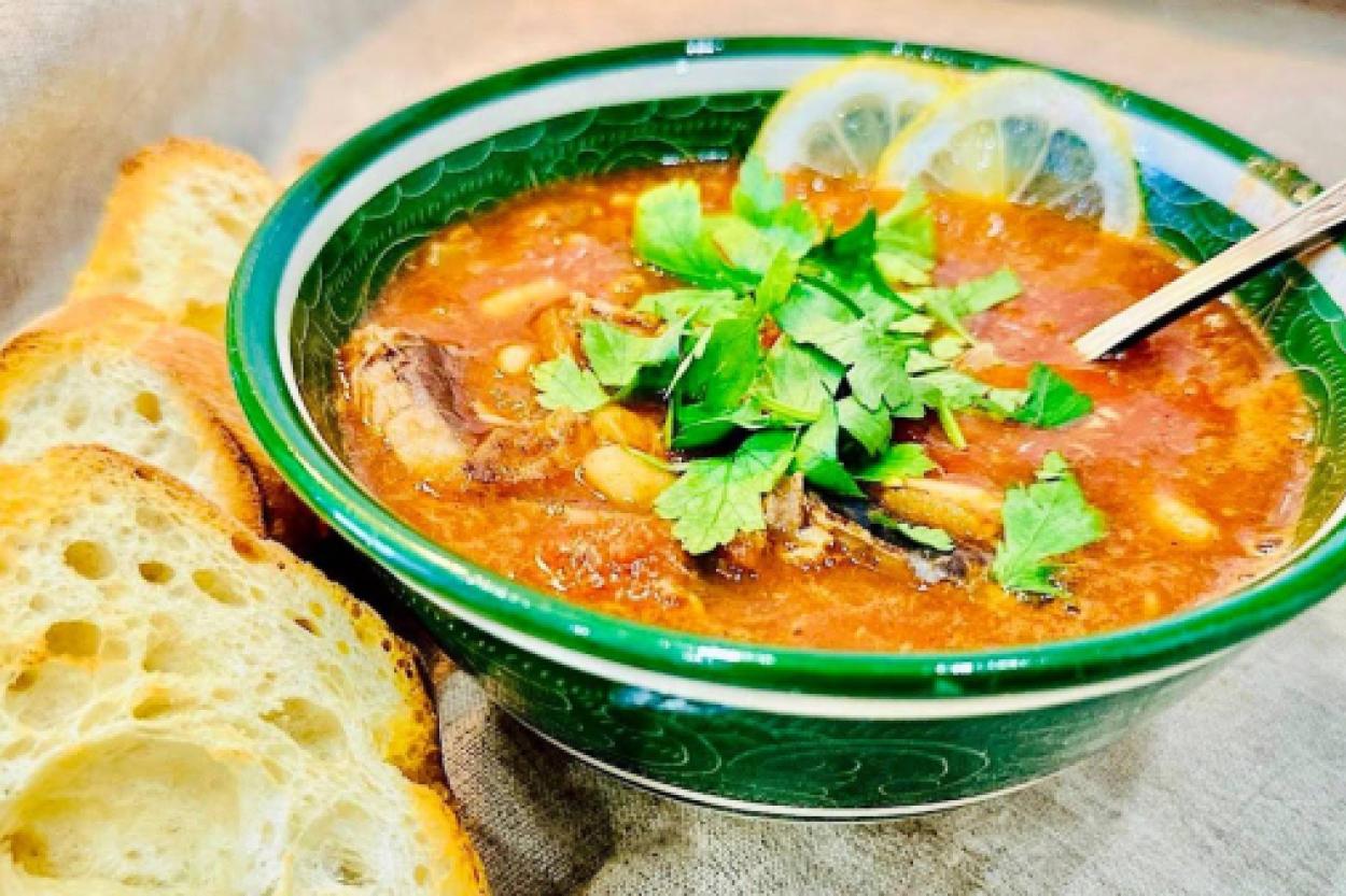 Легкий суп с тунцом и фасолью: быстро и вкусно