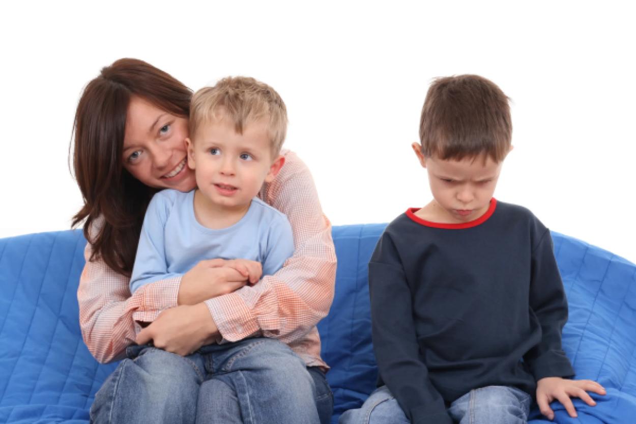 Тайные предпочтения: как выбирается любимый ребенок в семье