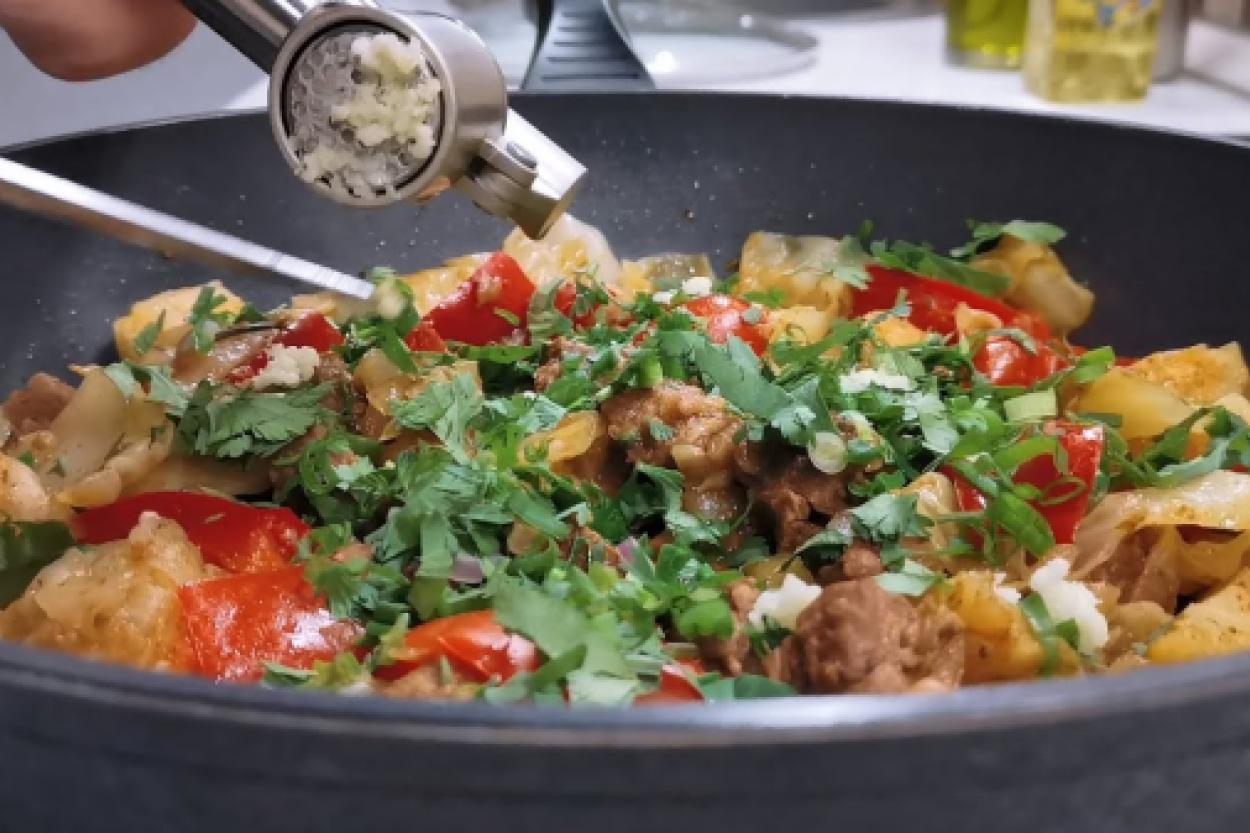 Простота приготовления и отменный результат: капуста с мясом в грузинском стиле