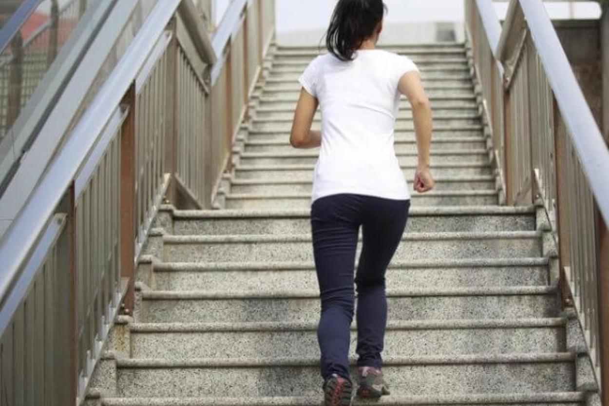 Лестница вместо лифта: как сохранить здоровье костей