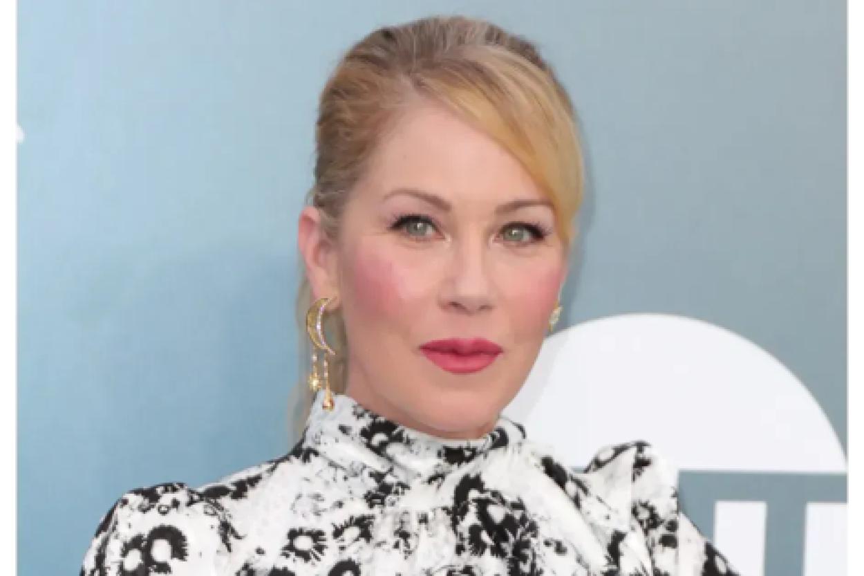 Кристина Эпплгейт в больнице: новые испытания в борьбе с рассеянным склерозом