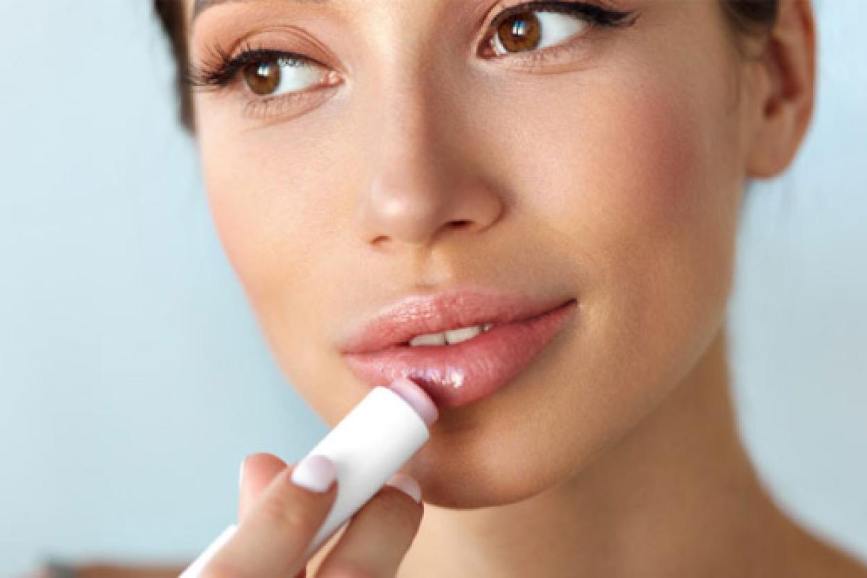 Уход за губами: как выбрать идеальные средства весной