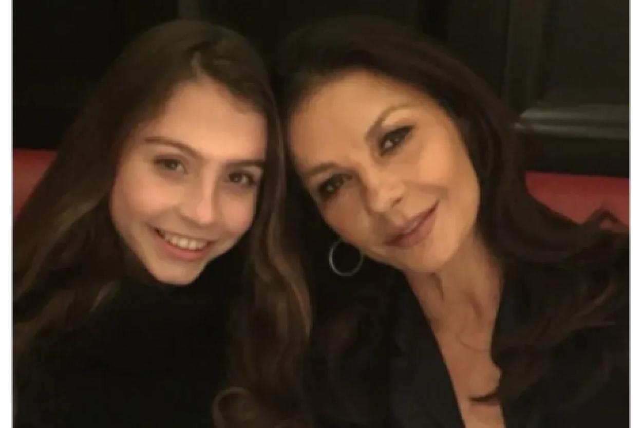 Ностальгия в кадре: Кэтрин Зета-Джонс отметила 23-летие дочери Кэрис