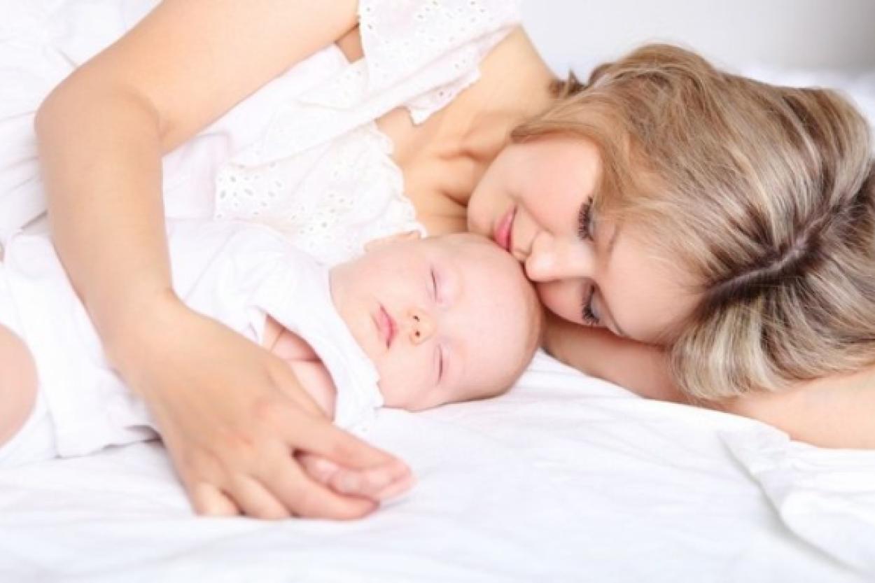 Совместный сон с малышом: преимущества, опасности и границы
