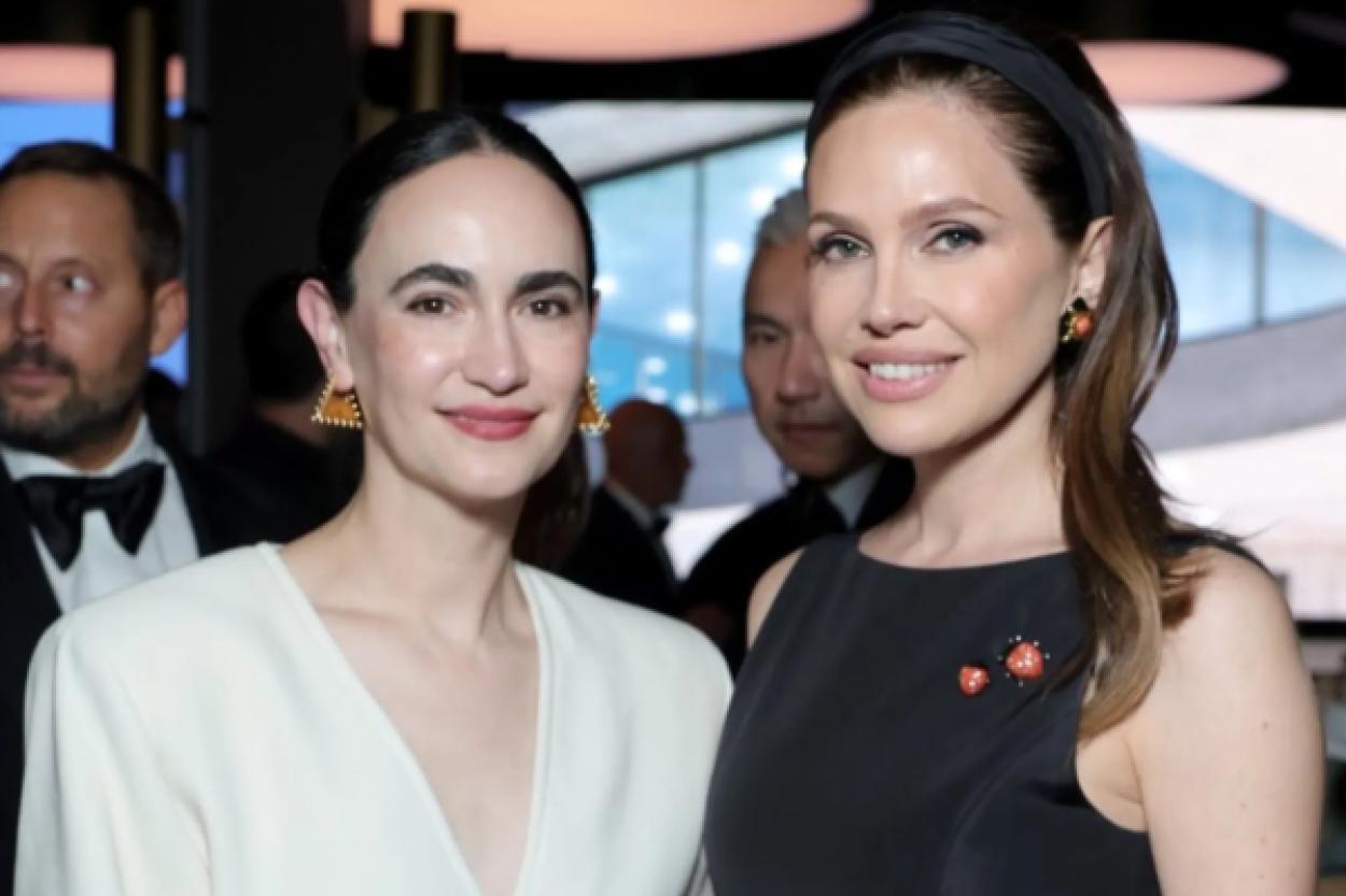 Даша Жукова произвела фурор в Лос-Анджелесе: элегантное платье с открытой спиной