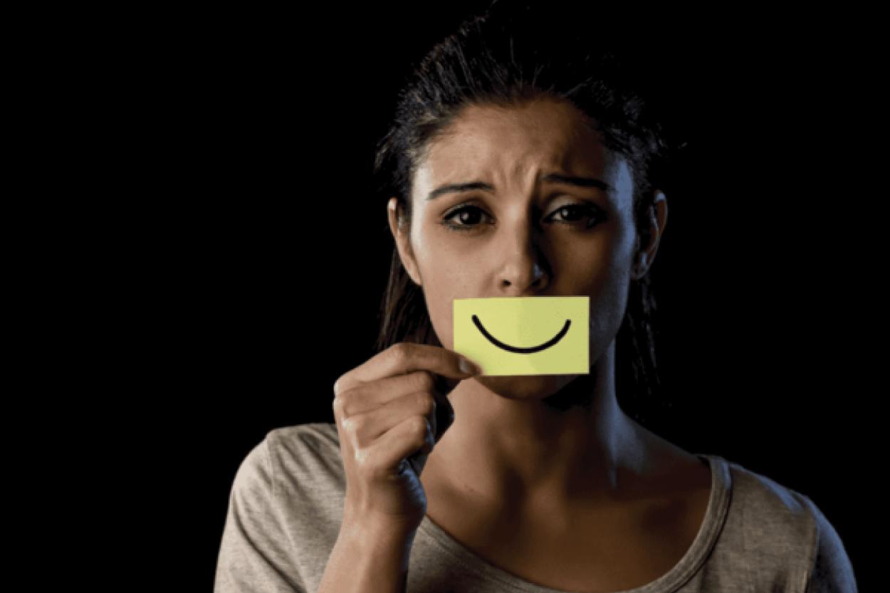 Иллюзия счастья: почему от токсичного позитива стоит держаться подальше